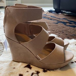 Christian Soriano Wedges